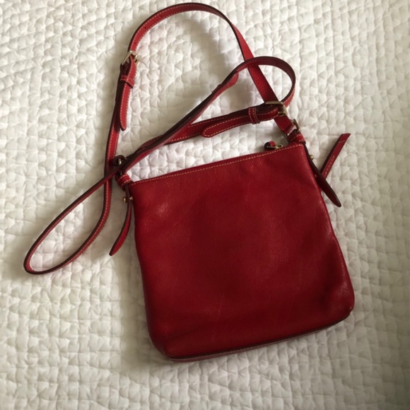 Dooney and Bourke Letter Carrier bag. Color Red - Picture 3 of 4